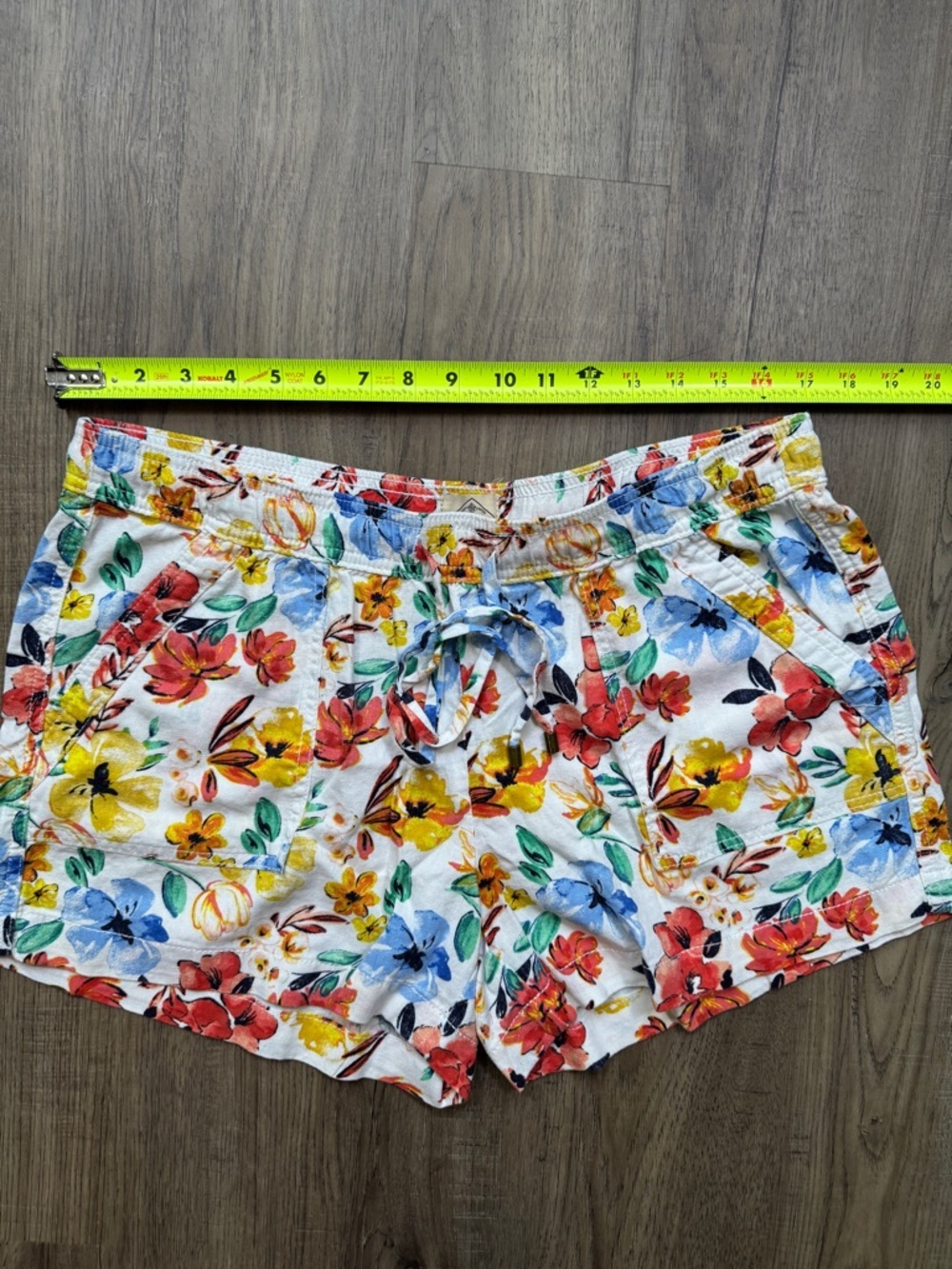 St. John's Bay White Floral Drawstring Linen Shorts - Size Extra Large - Picture 3 of 11